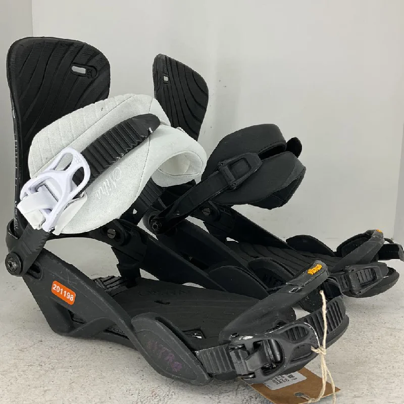 2023 Nitro Women's Ivy Snowboard Bindings *note, replaced and mismatched Strap*